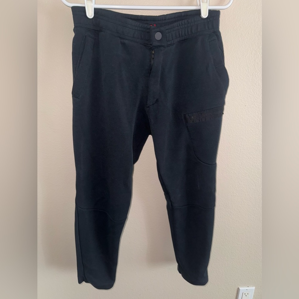 Nike Men’s‎ Black Straight Leg Sweatpants w/ Multiple Pockets size Medium